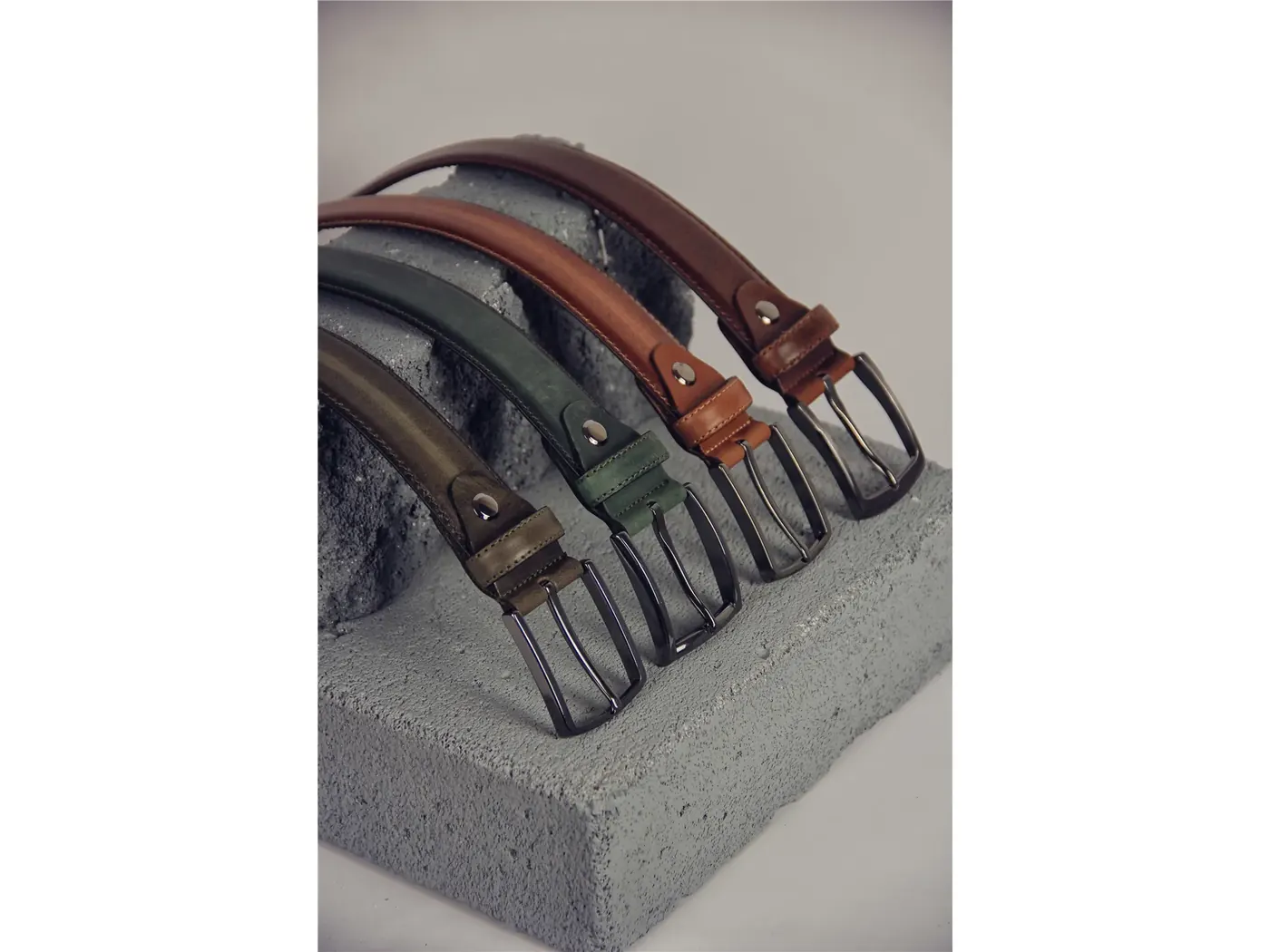 Differences Between Genuine Leather Belts and PU Leather Belts